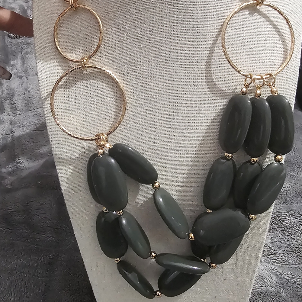 Elegant Gold and Black Beaded Necklaceset Earring